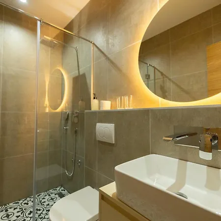 Aparthotel Lovcevic & Sobe *